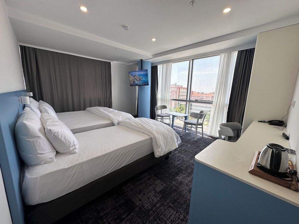 Family Triple Room, City View
