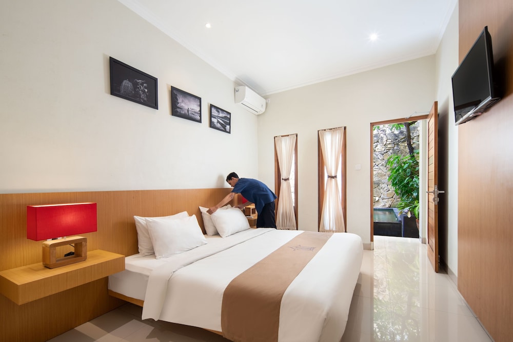 Deluxe Double Room, Poolside - Photo 1