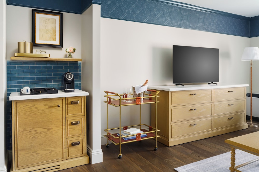 Suite - Photo 5