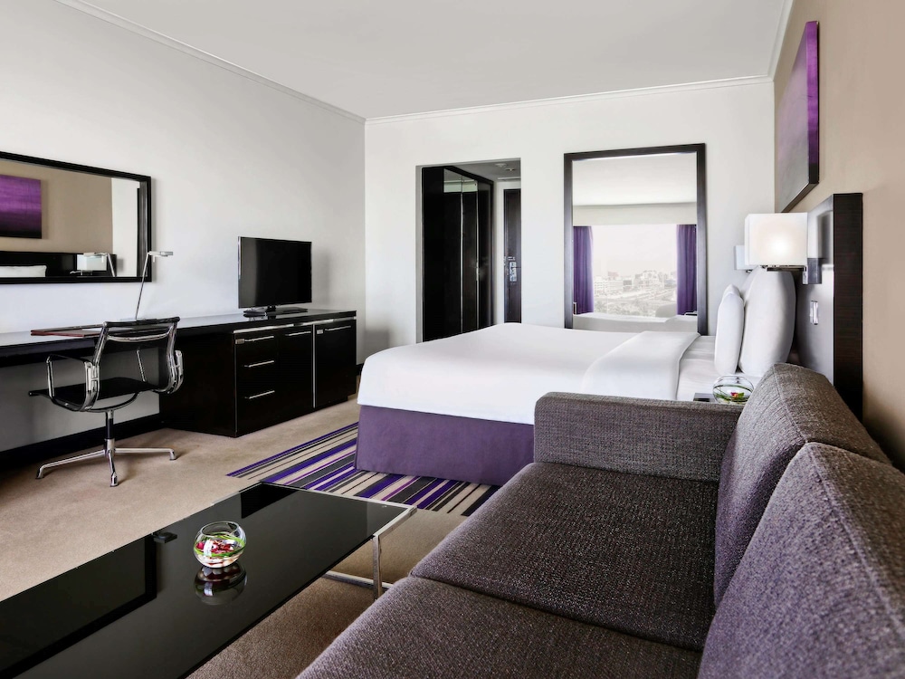 Family Room, 1 King Bed thumbnail 6
