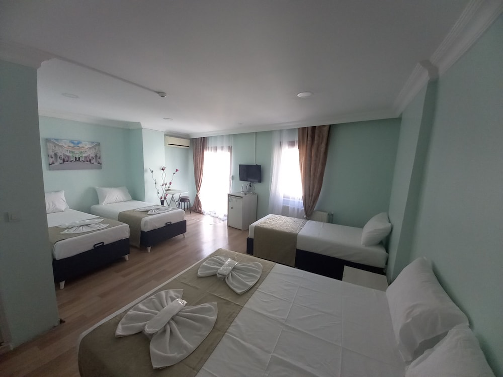 Superior Quadruple Room photo 3
