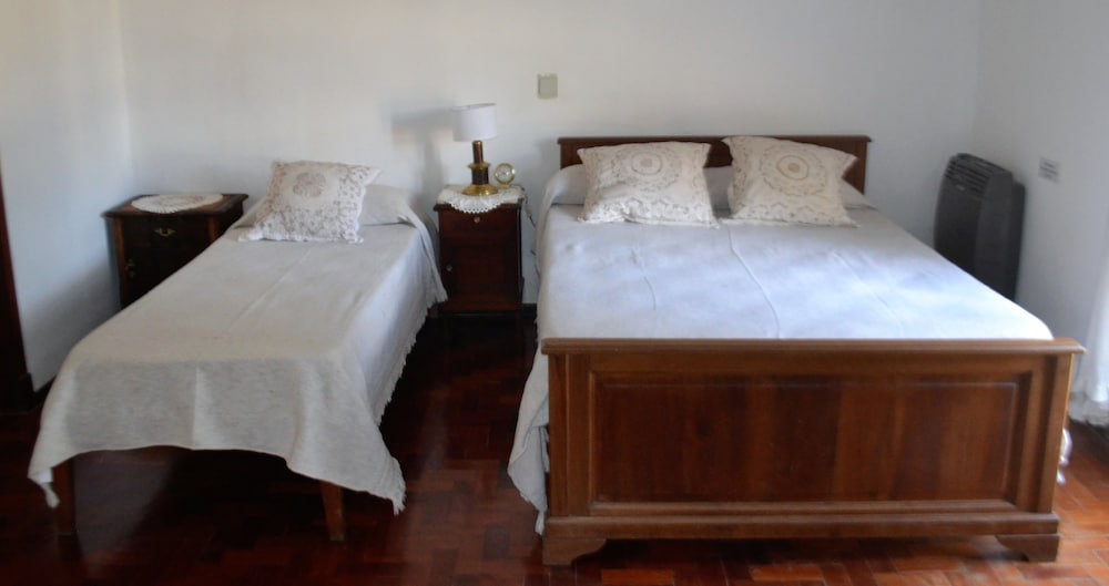 Family Room, Multiple Beds, Ensuite, Courtyard View photo 3