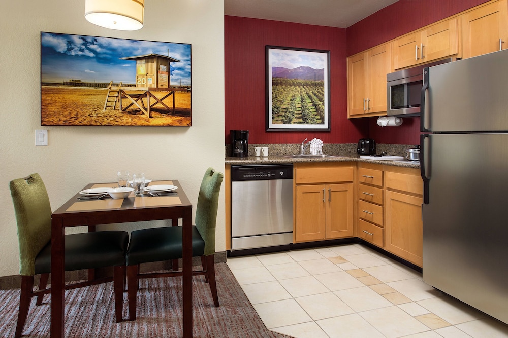 Suite, 1 Bedroom (Mobility/Hearing Access, Roll-In Shwr) photo 3
