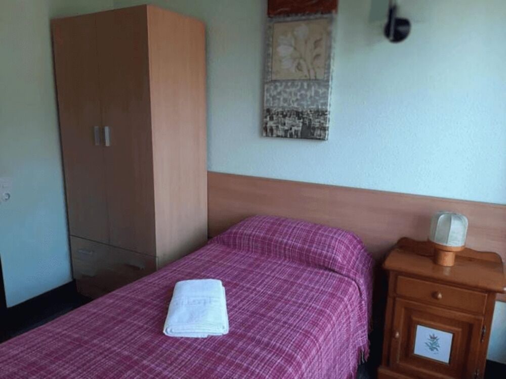 Standard Room, 1 Queen Bed, Garden View photo 3