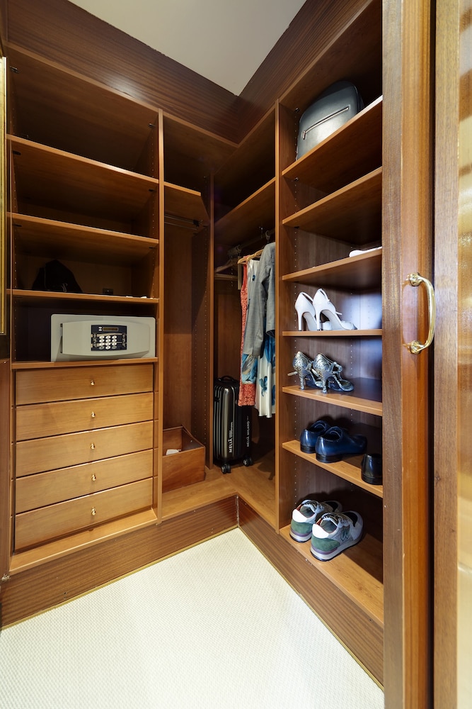 The Level Presidential Suite and Lounge Access (4AD)