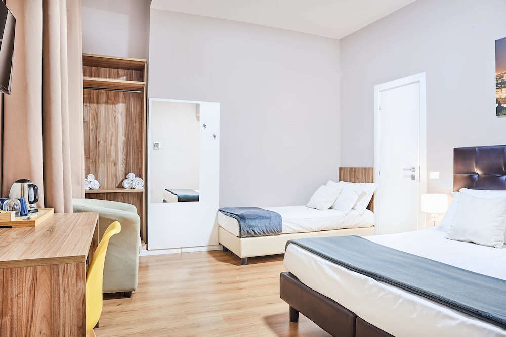 Deluxe Triple Room photo 2