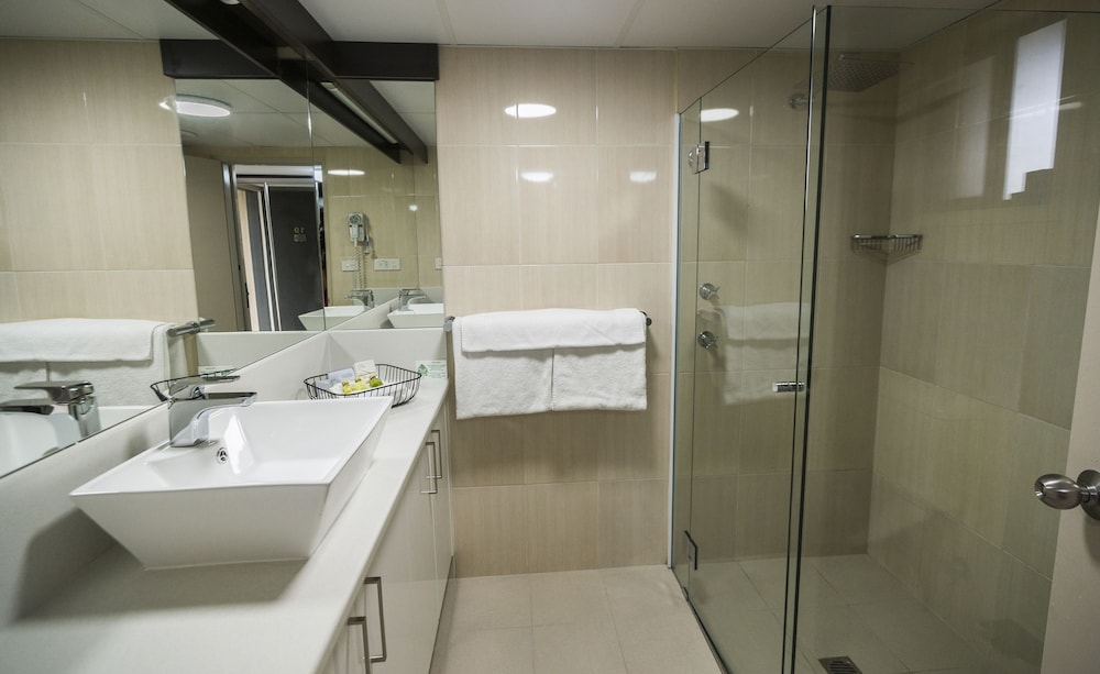 Deluxe Room, 1 Queen Bed - Photo 6