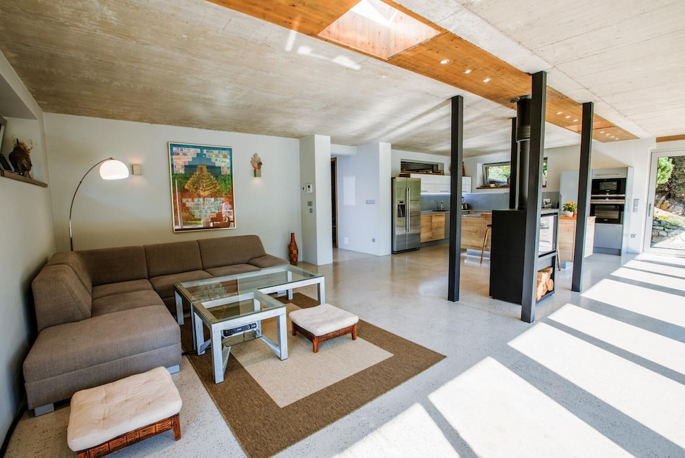 Villa photo 1