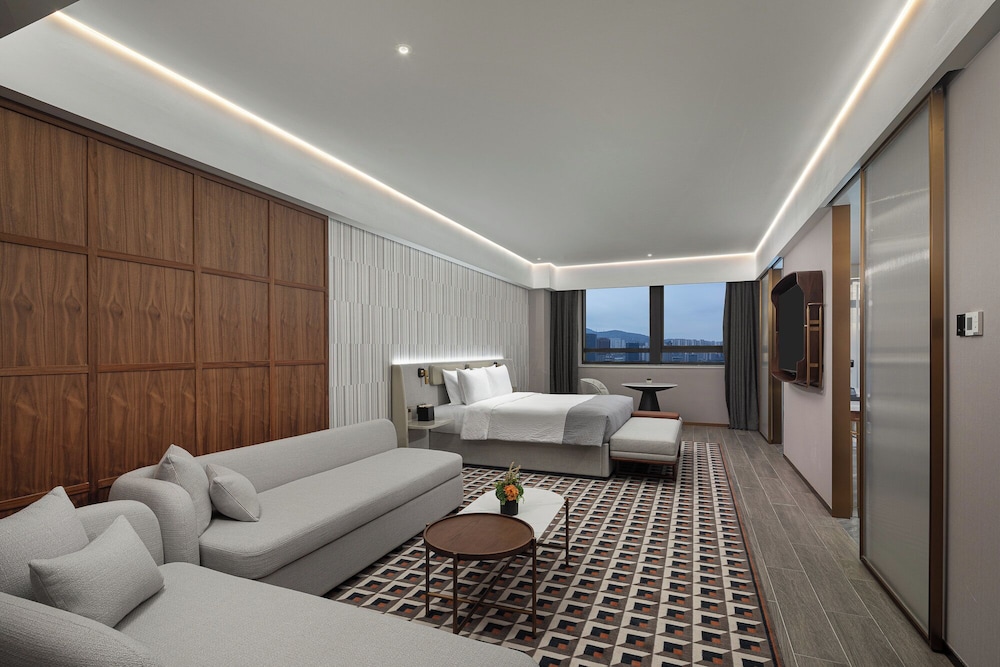 Premium Single Room, City View photo 2