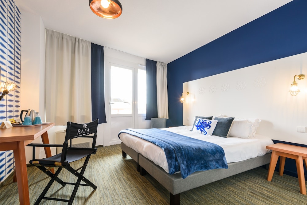 Comfort Room, Mobility Accessible, Partial Ocean View - Photo 1