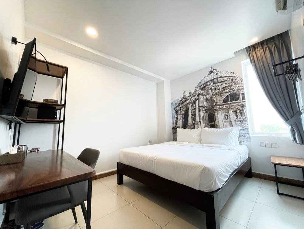 Superior Single Room, 1 King Bed, City View - Photo 1