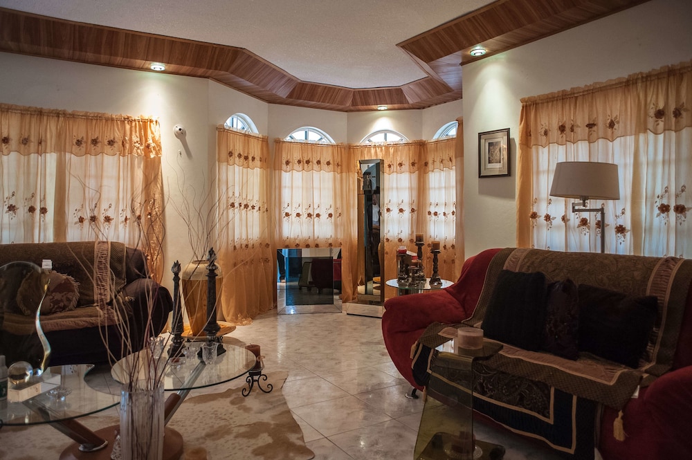 Luxury Villa, 4 Bedrooms, Accessible, Non Smoking photo 1