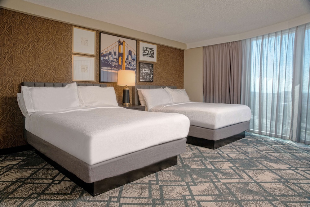 Suite, 2 Queen Beds, Corner - Photo 5
