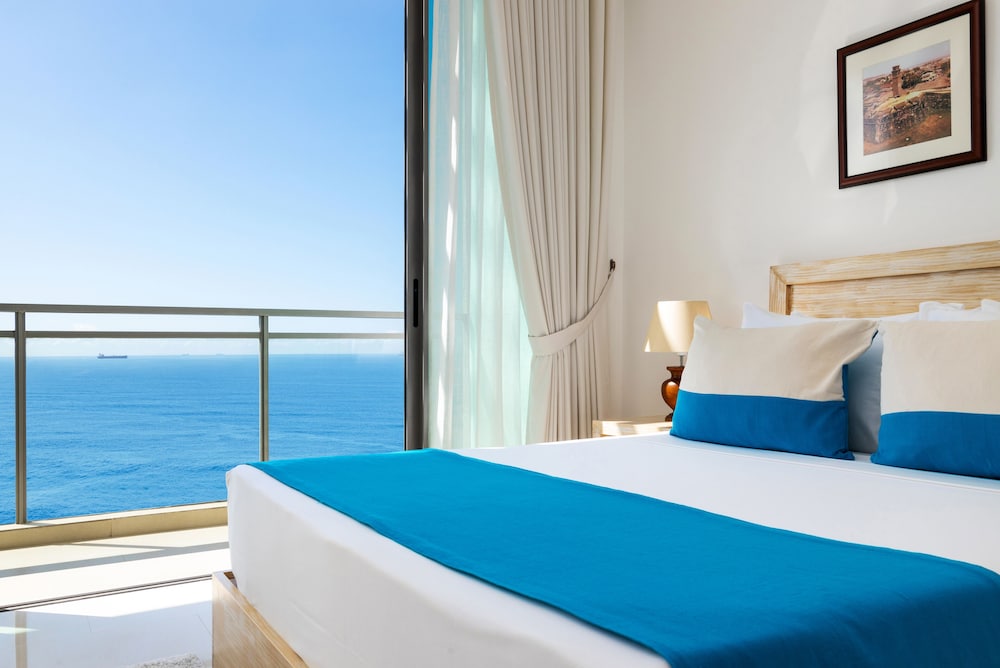 Standard Apartment, 2 Bedrooms, Kitchen, Pool View