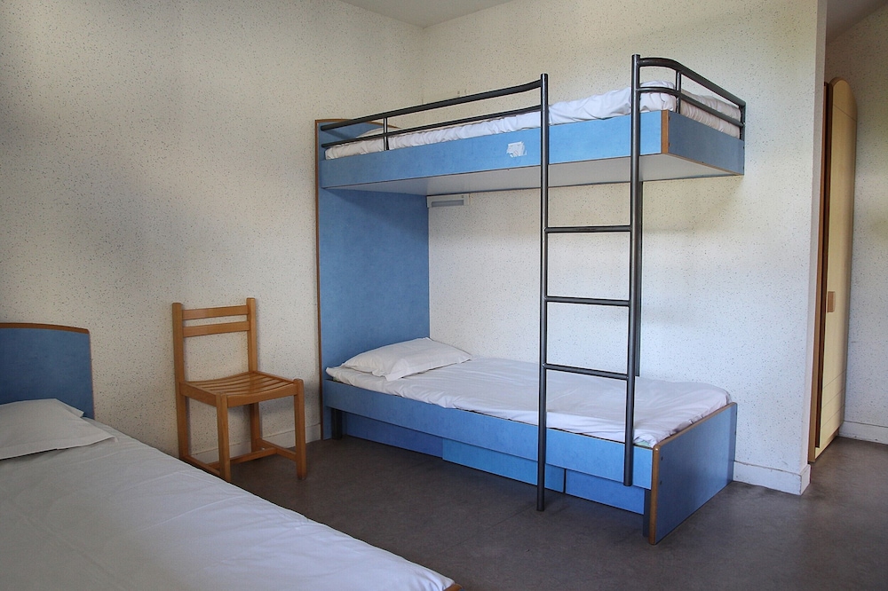 Bed in 3-Bed Male Dormitory - Shared Bathroom photo 2