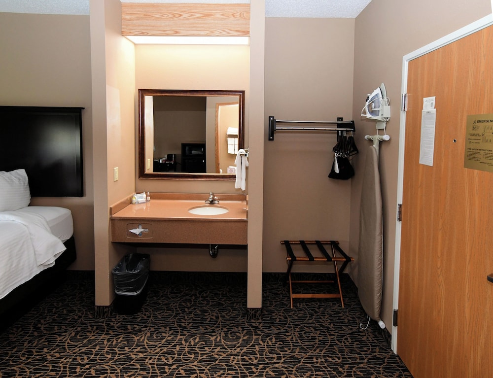Suite, 2 Queen Beds, Non Smoking photo 3