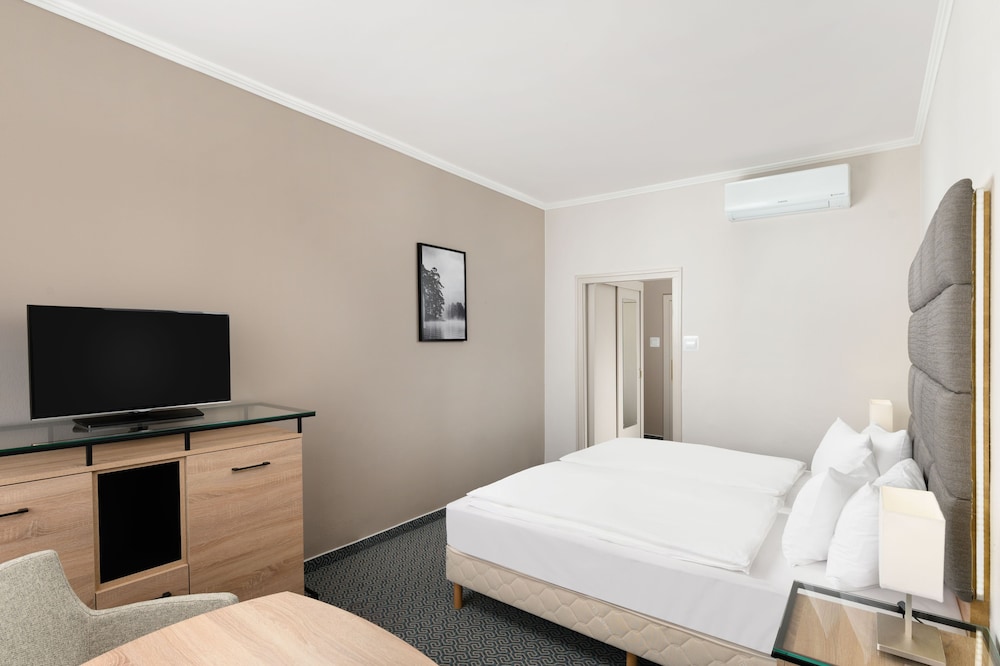 Superior Double or Twin Room (with AC) - Photo 2