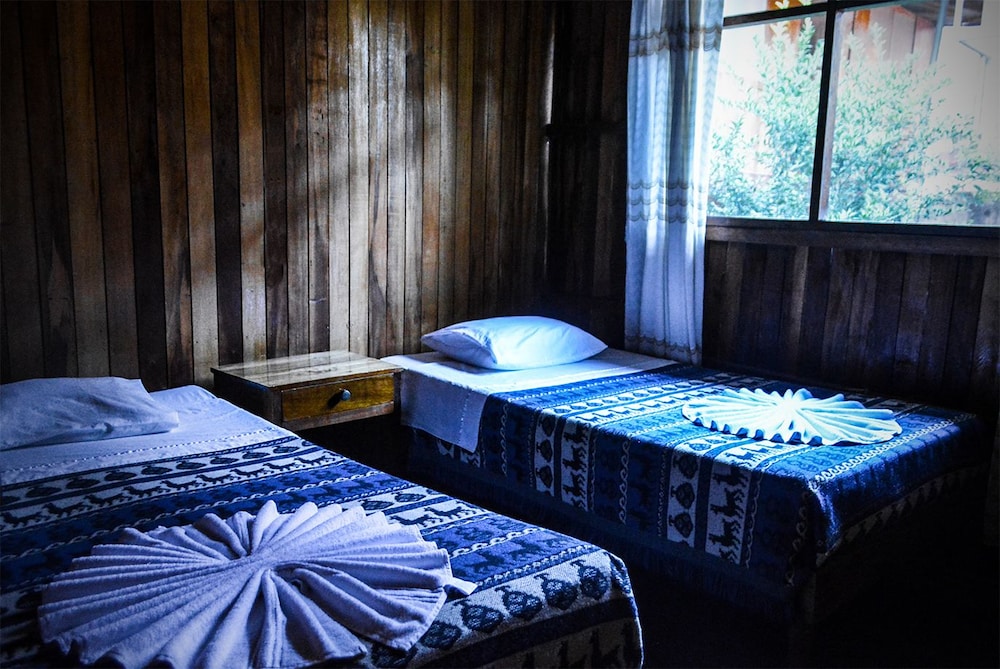 Basic Double Room, 2 Twin Beds, Shared Bathroom photo 1