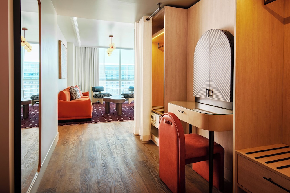 Suite, 1 King Bed (ruby, Dog-friendly, Chamber)