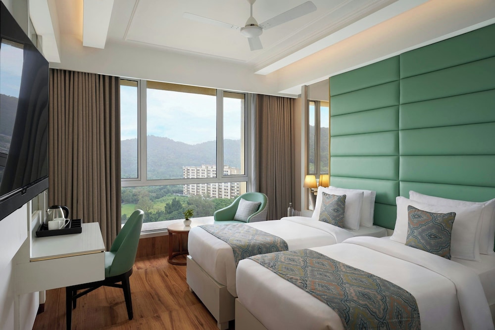 Room, 2 Twin Beds, City View