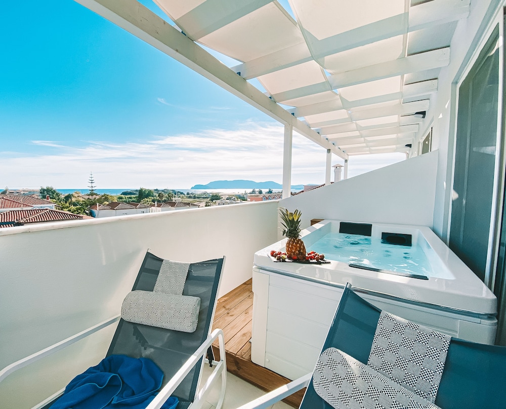 Superior Suite, Hot Tub - Photo 2