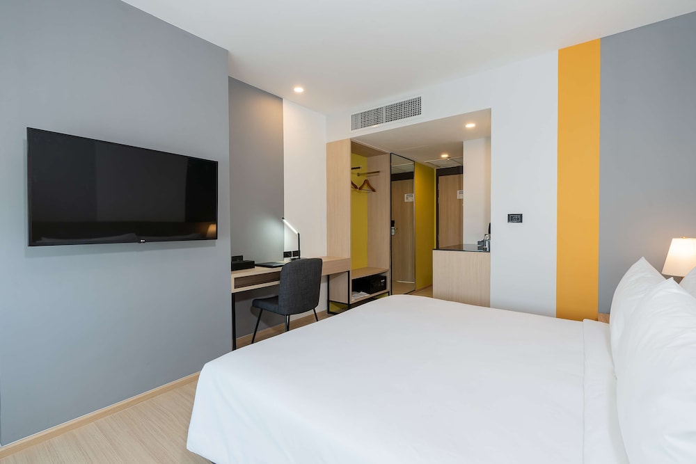 Superior Room, 1 King Bed, Non Smoking photo 3