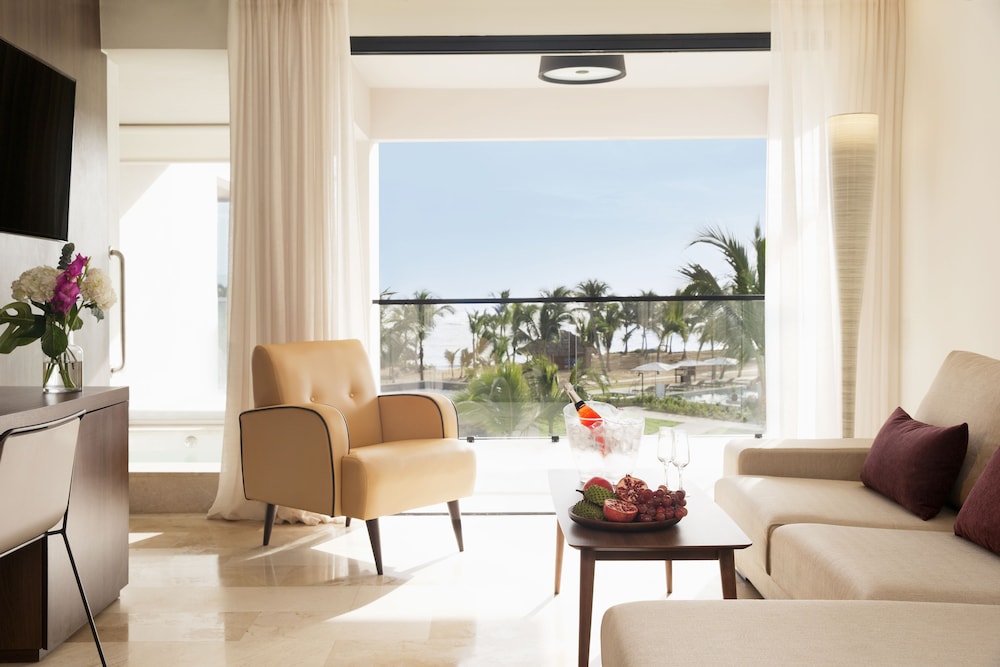 FREE UPGRADE TO EXCELLENCE CLUB JUNIOR SUITE OCEAN VIEW