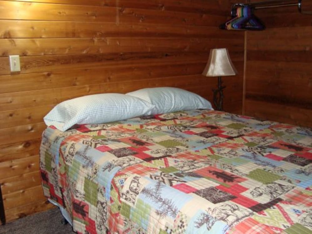 Deluxe Chalet, Multiple Beds, Non Smoking, Hot Tub (Carini Cavern) photo 3