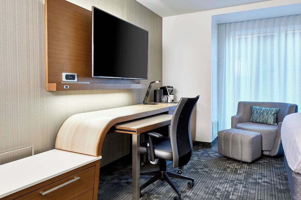 Standard Room, 1 King Bed (Mobility/Hearing Accessible, Tub)