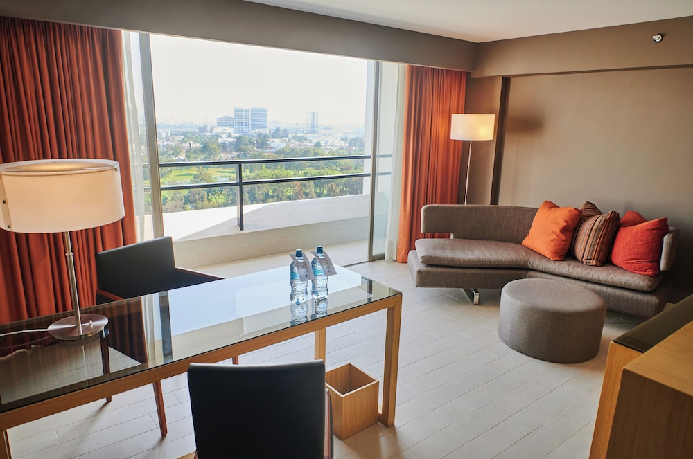Junior Suite, 1 King Bed (Superior) - Photo 1