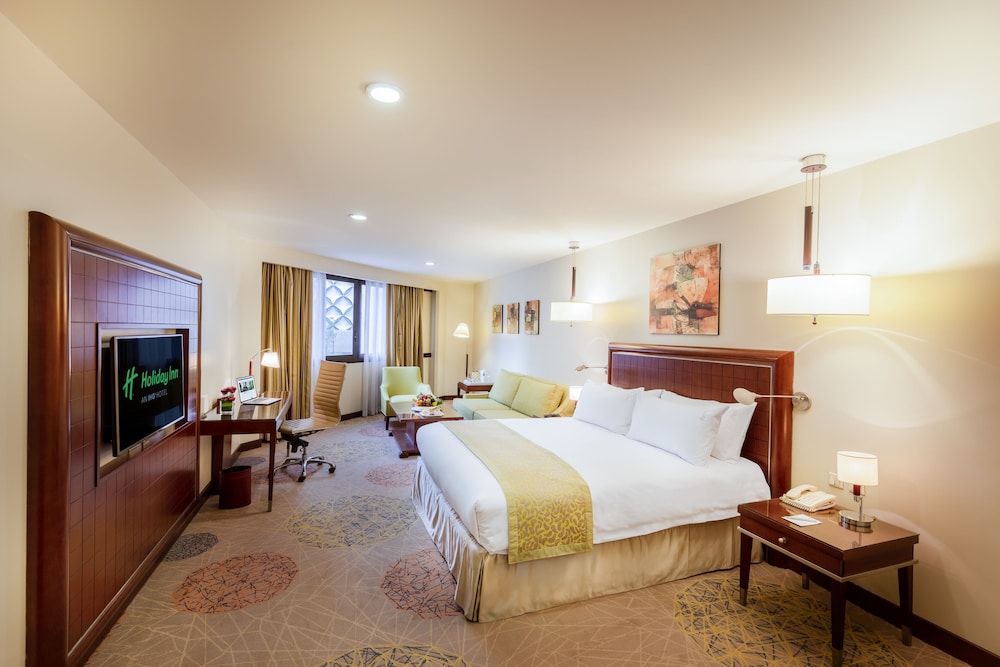 Premium Room, 1 King Bed, Non Smoking - Photo 3