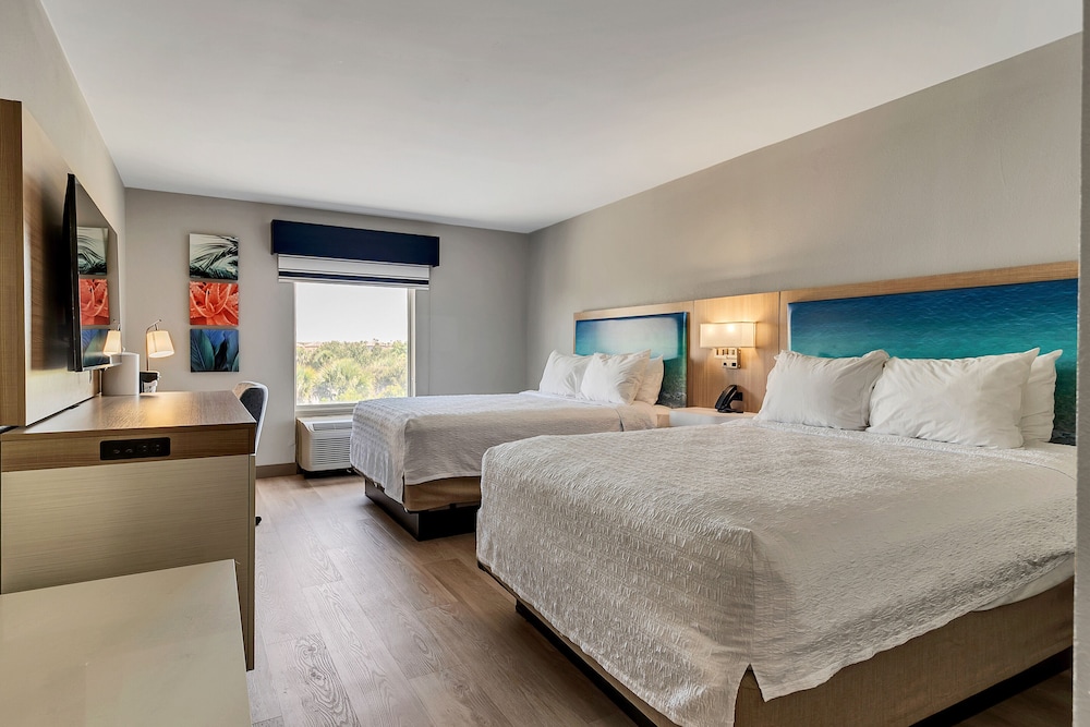 Standard Room, 2 Queen Beds, Roll-in Shower (Mobility Accessible) - Photo 6