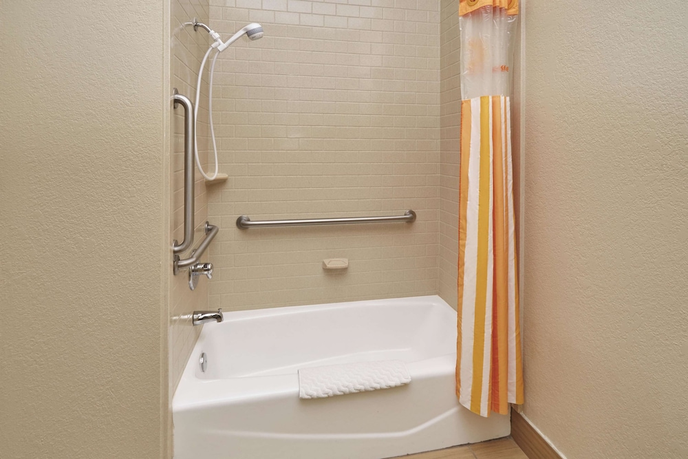 Room, 2 Queen Beds, Accessible, Non Smoking (Mobility Accessible) - Photo 1