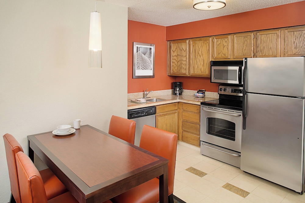 Deluxe Double Room, 2 Bedrooms (Mobility Accessible, Roll-In Shower) - Photo 4
