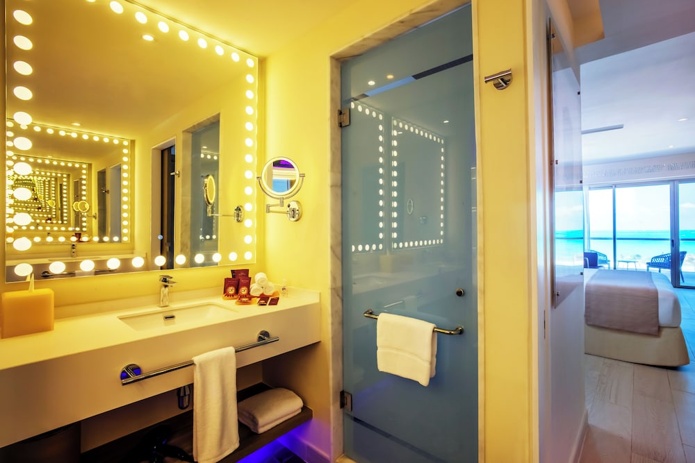 STAR Class Junior Suite Ocean View - Photo 5
