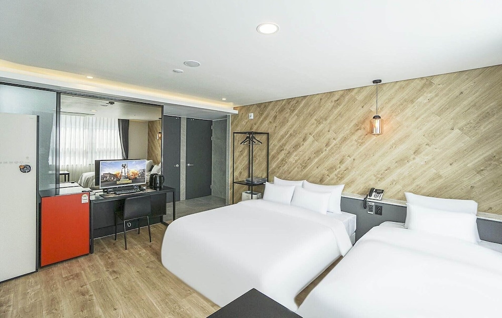Deluxe Twin Room - Photo 2