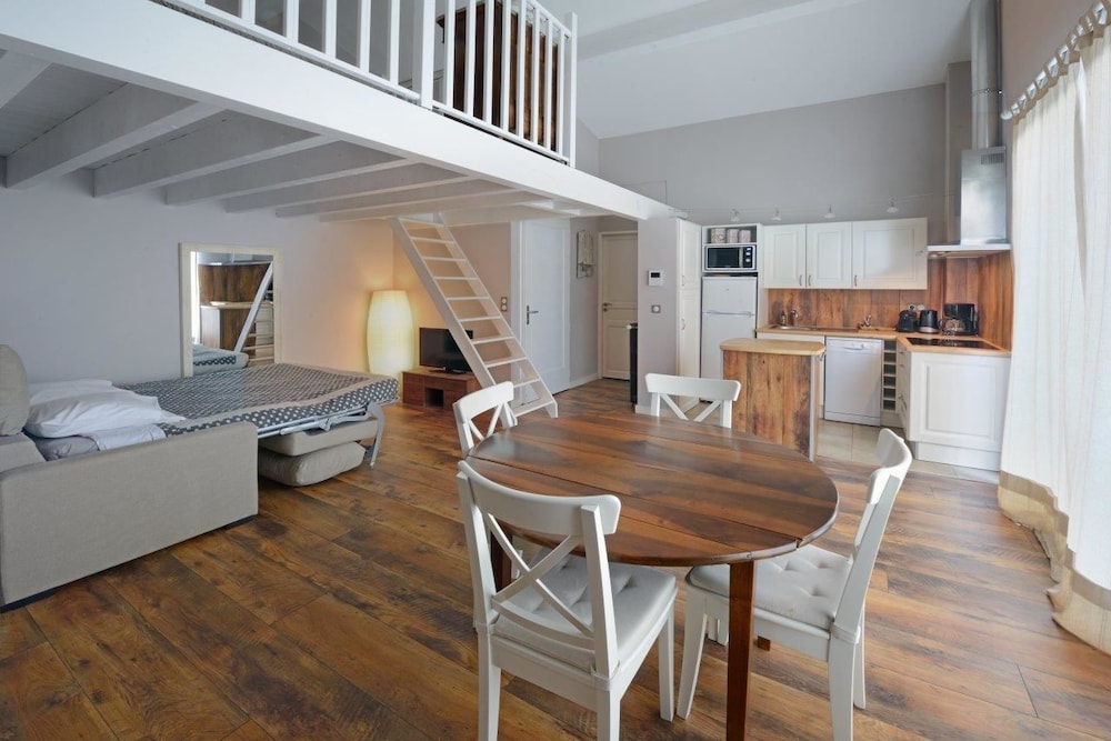 Studio, Ensuite, Courtyard View (La Plage)