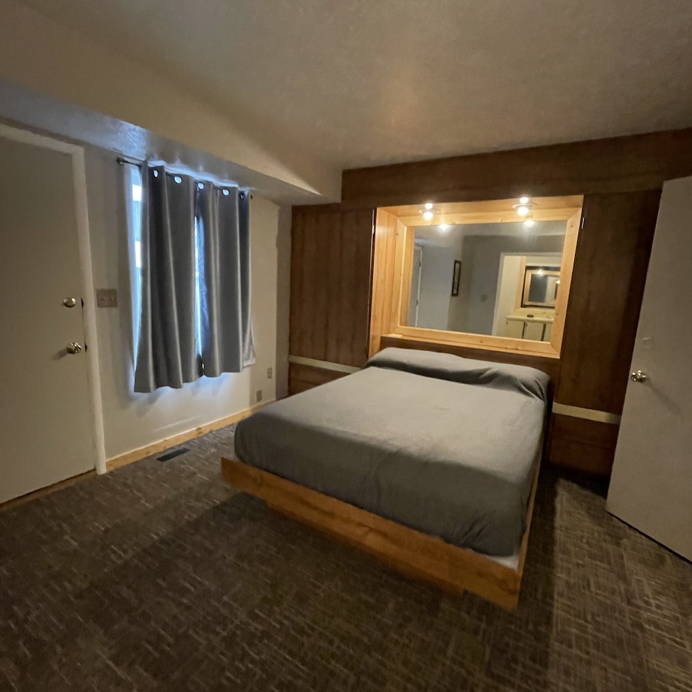 Deluxe Townhome, 2 Bedrooms, Kitchen photo 3