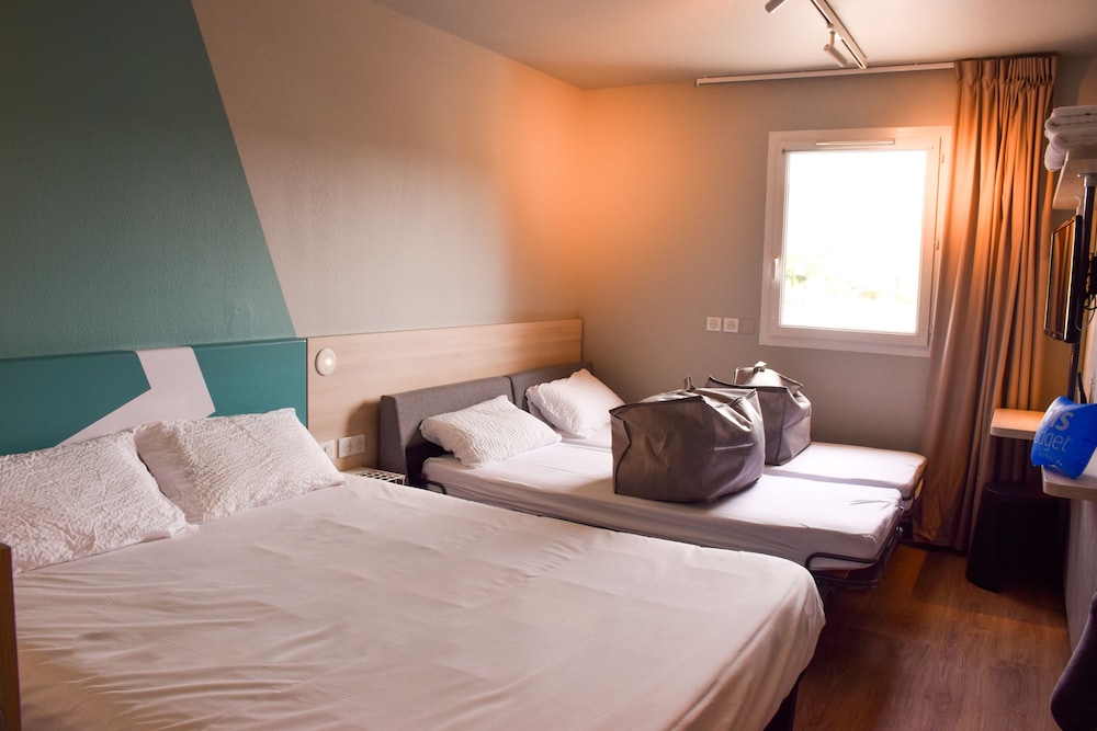 Family Room, Multiple Beds photo 2