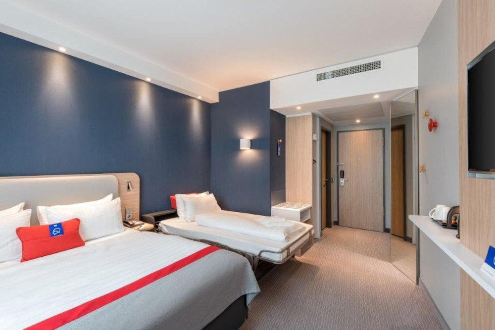 Standard Room, Multiple Beds - Photo 1