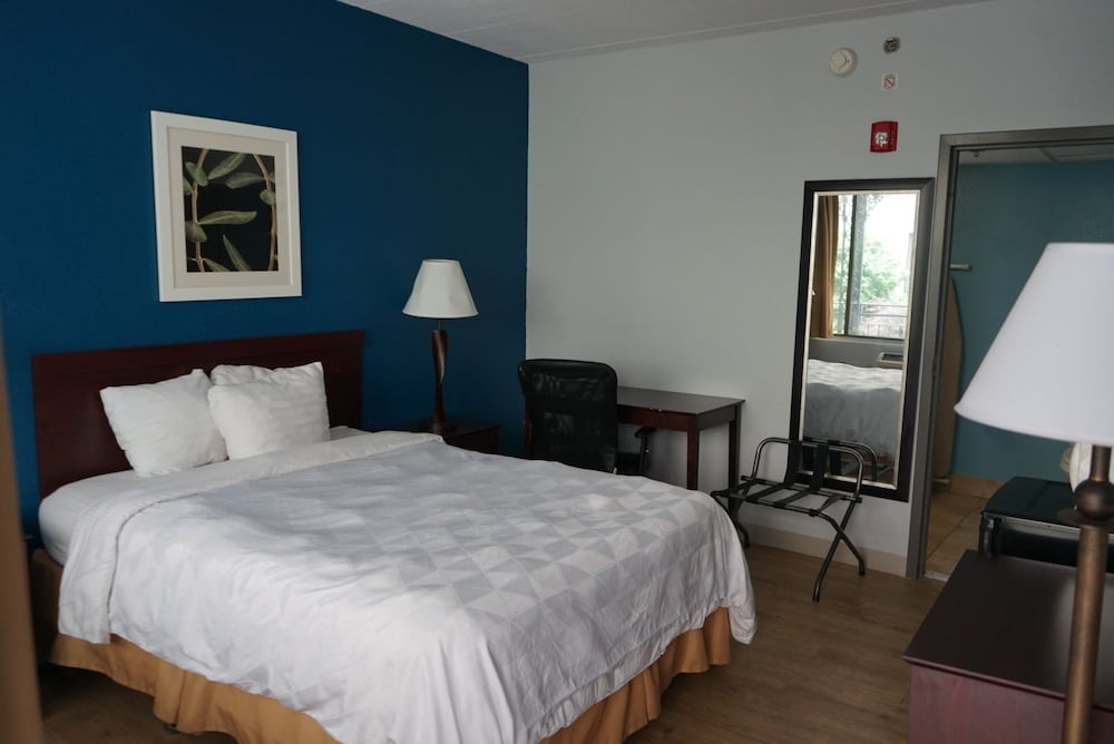 Classic Room, 1 Queen Bed, Accessible, Courtyard View (Wheelchair Accessible) photo 1
