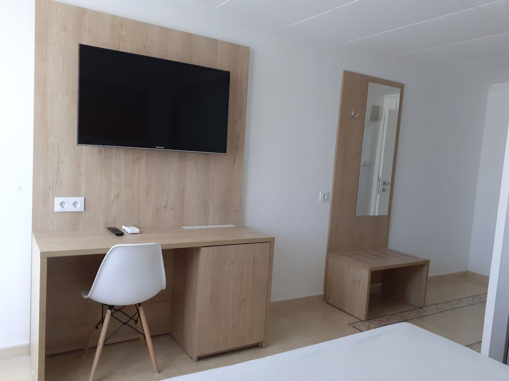 Double or twin room with terrace, 2 people - Photo 3