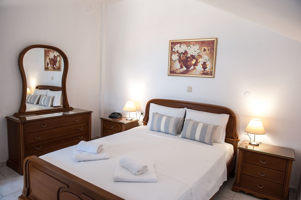 Comfort Triple Room, 1 Double Bed With Sofa Bed, Mountain View photo 1