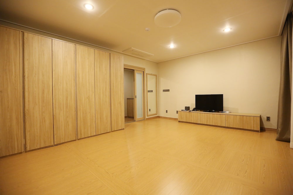 Deluxe Room, Non Smoking, Mountain View (Ondol) photo 3