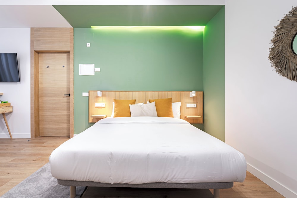 Habitación Triple, 1 Cama Doble con Sofá Cama
