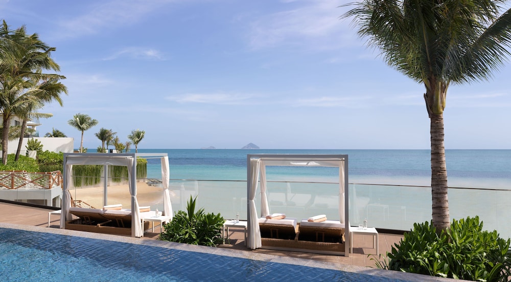 Gran Ocean Pool Pavilion