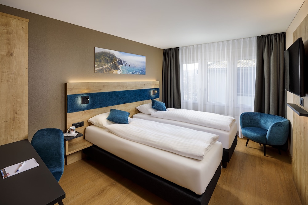 Comfort Double Room thumbnail 6