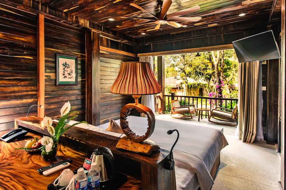 Ocean Breeze Bungalow King - Photo 1