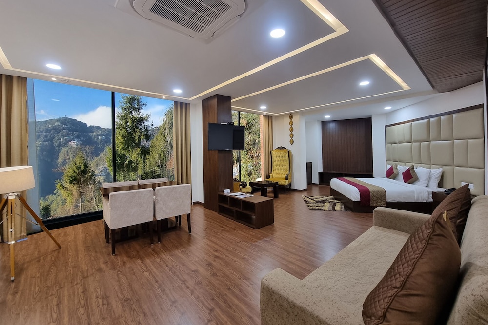Executive Suite, 1 King Bed with Sofa bed, Non Smoking, Mountain View (with Sofabed) - Photo 5