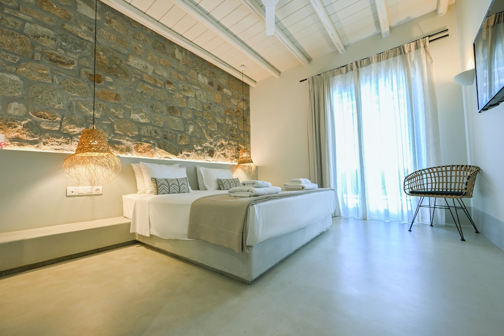 Queen-Size Double Bed Luxury Suite with Private Pool - Photo 7